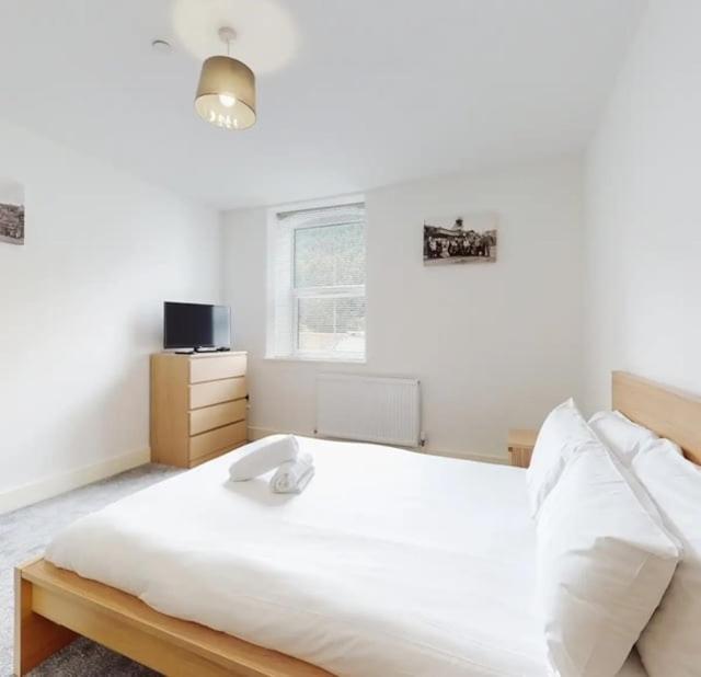 Spacious Two Bedroom Apartment With Valley Views Abertillery Ngoại thất bức ảnh