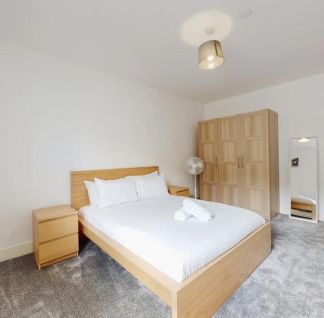 Spacious Two Bedroom Apartment With Valley Views Abertillery Ngoại thất bức ảnh