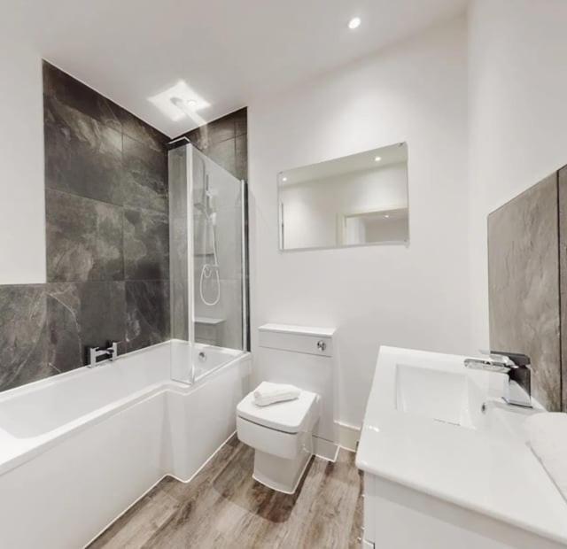 Spacious Two Bedroom Apartment With Valley Views Abertillery Ngoại thất bức ảnh