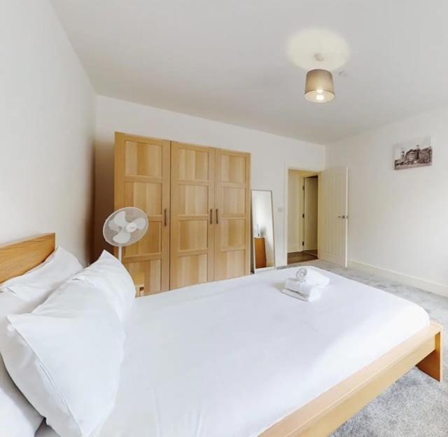 Spacious Two Bedroom Apartment With Valley Views Abertillery Ngoại thất bức ảnh