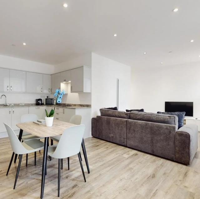 Spacious Two Bedroom Apartment With Valley Views Abertillery Ngoại thất bức ảnh